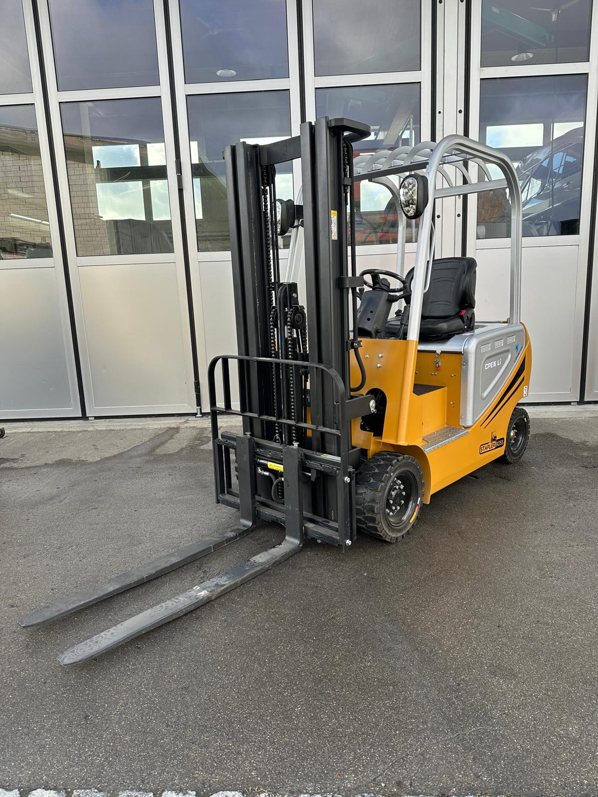 CPE 15 Li Elektrostapler – 1.5 Tonnen Lithium-Ionen Gabelstapler