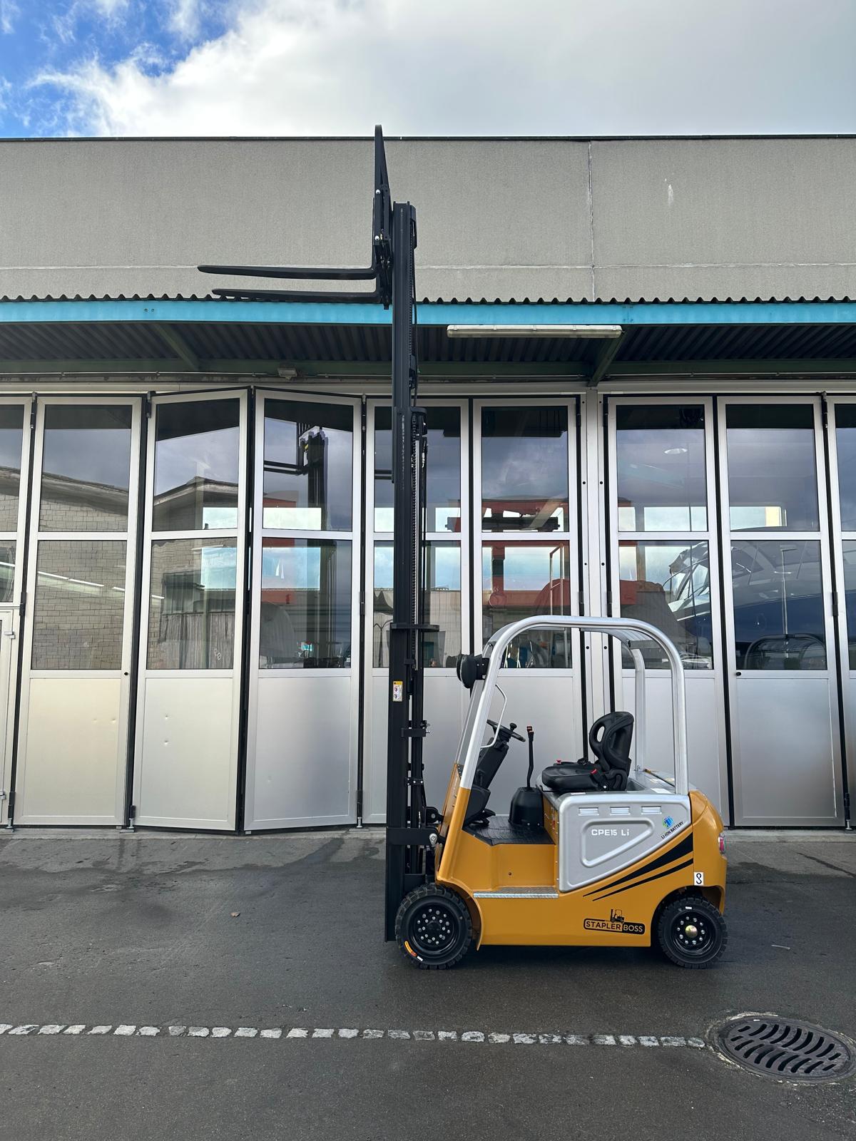 Elektrostapler Seitenansicht – Li-Ion Gabelstapler